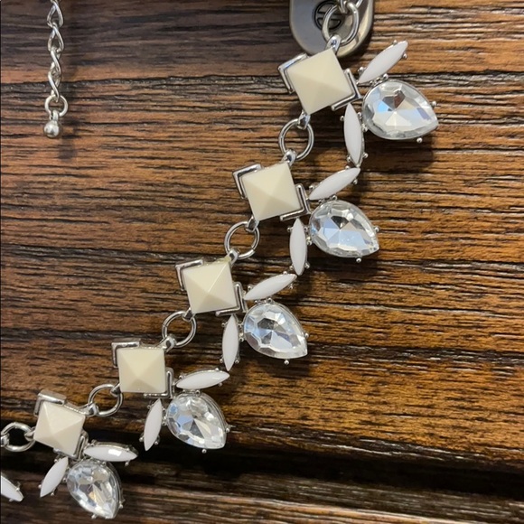 Silver chain necklace with white & diamond accents - Picture 3 of 3